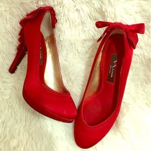❤️ Nina ❤️ Red Satin Pumps with Bow In the Back